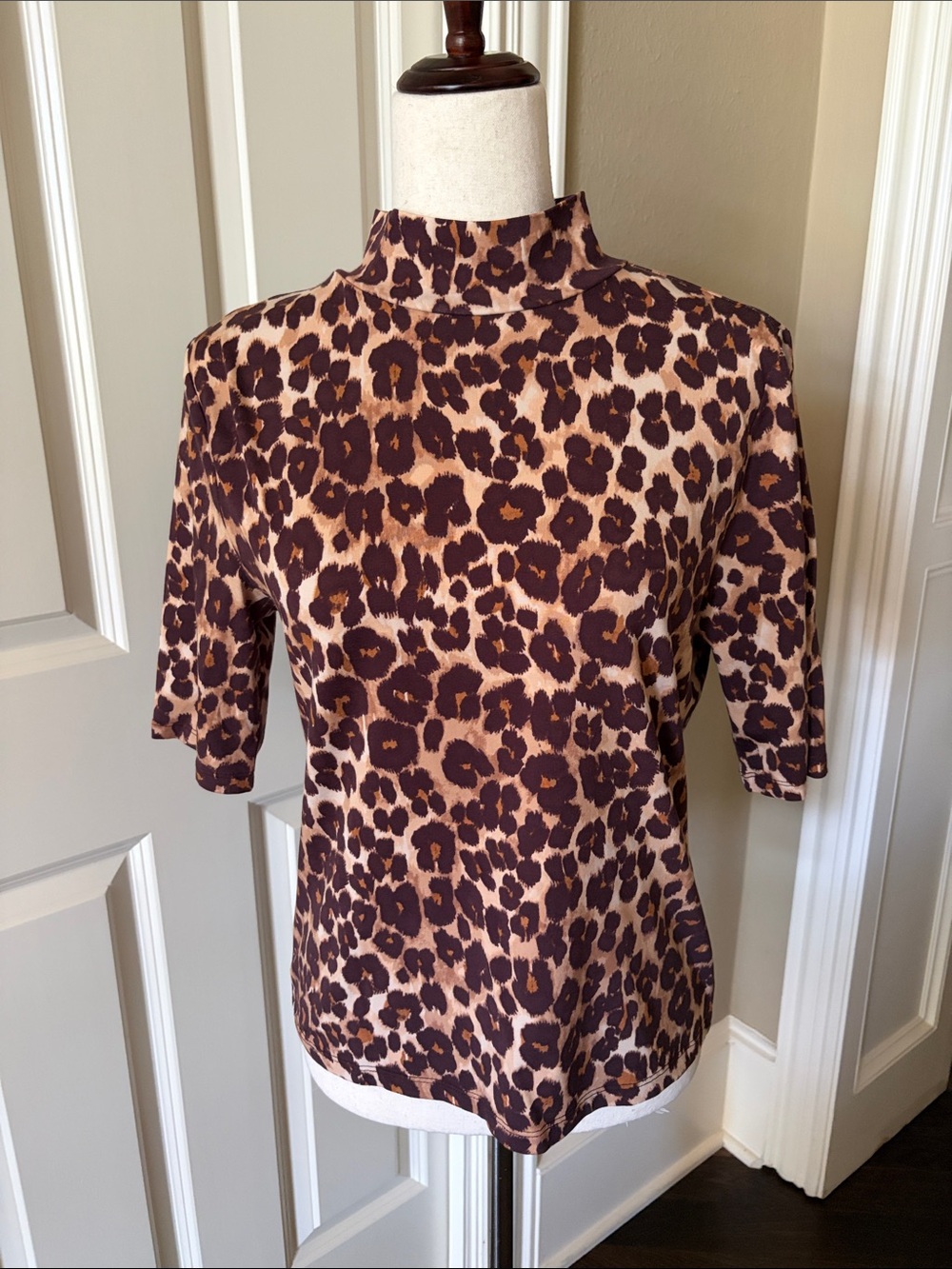 NWT Ann Taylor Animal Print Mock Neck Top in Brown and Tan L - Picture 2 of 8